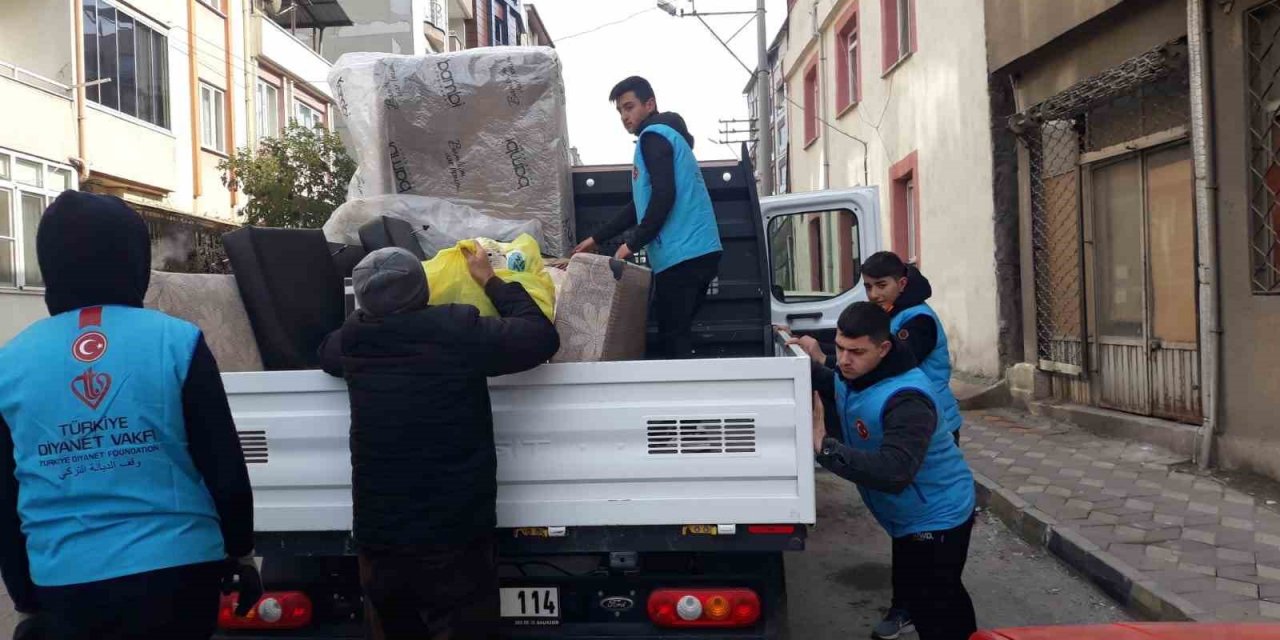 Soma’dan deprem bölgesine yardım seferberliği