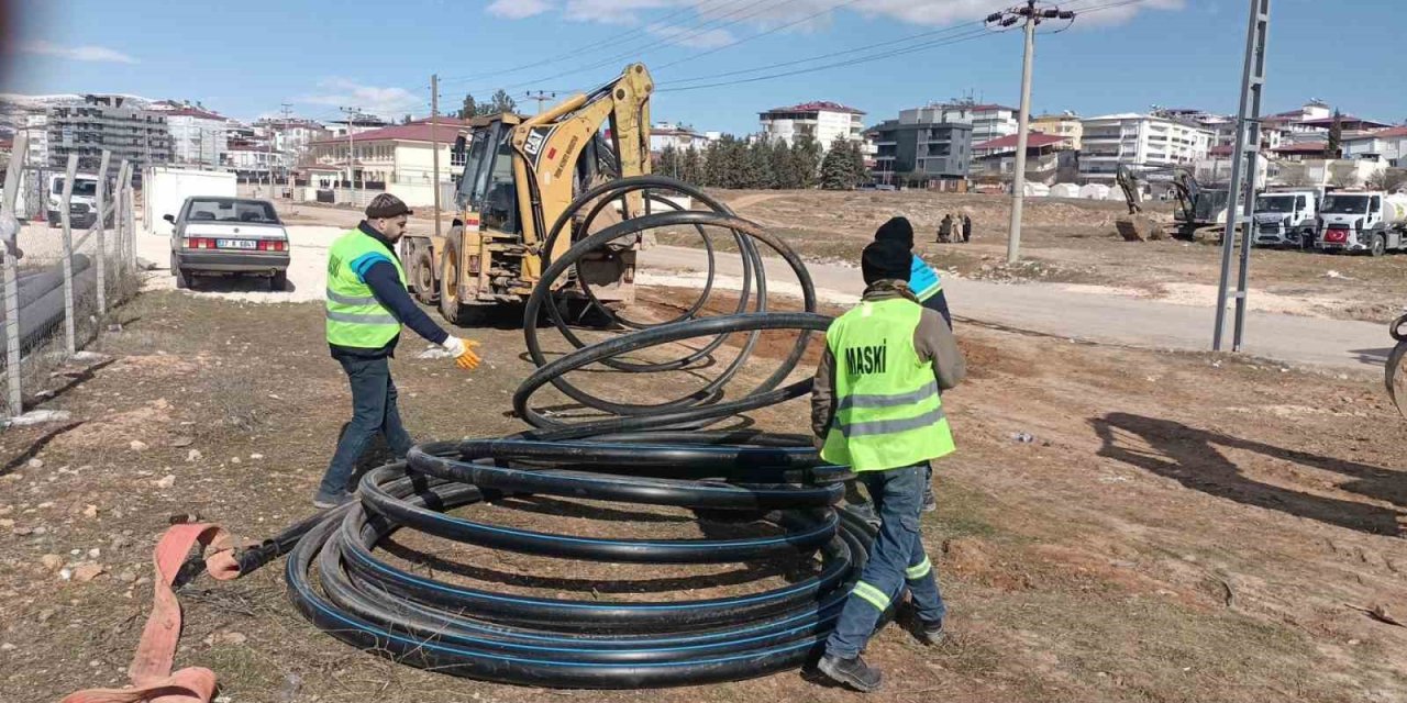 MASKİ ekipleri konteyner kente içme suyu hattı döşüyor