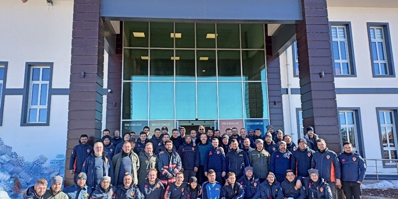 Manisalı itfaiyeciler deprem bölgesinden dönüyor