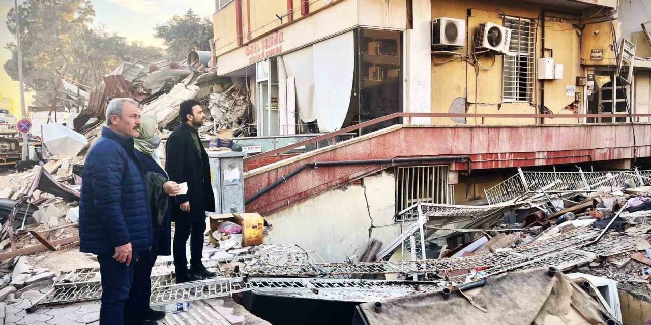 Milletvekili Şahin Tin, depremzedenin yanında