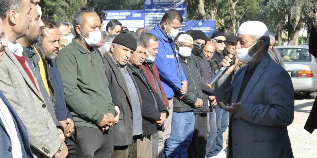 Depremde Hayatını Kaybeden Fethiyeli Sağlık Görevlisi Toprağa Verildi
