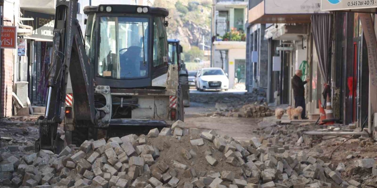 Başkan Kaplan “Koçarlı’da kaldırımsız ve bozuk sokak kalmayacak”
