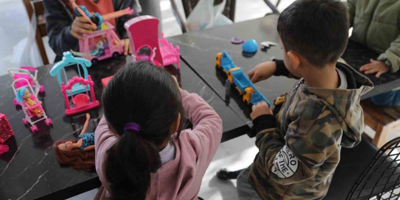 Depremzede misafirlerin ihtiyaçları gideriliyor