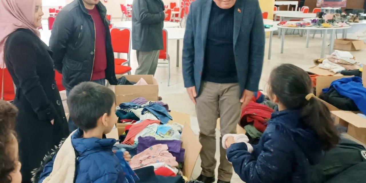 Honaz 17 yardım aracıyla deprem bölgesindeki yaraları sarıyor