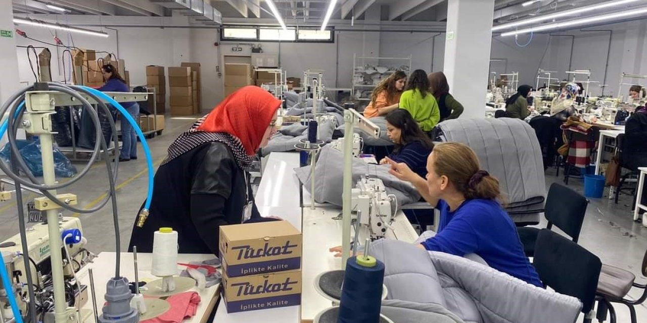Akhisar’da deprem bölgesi için uyku tulumu üretiliyor
