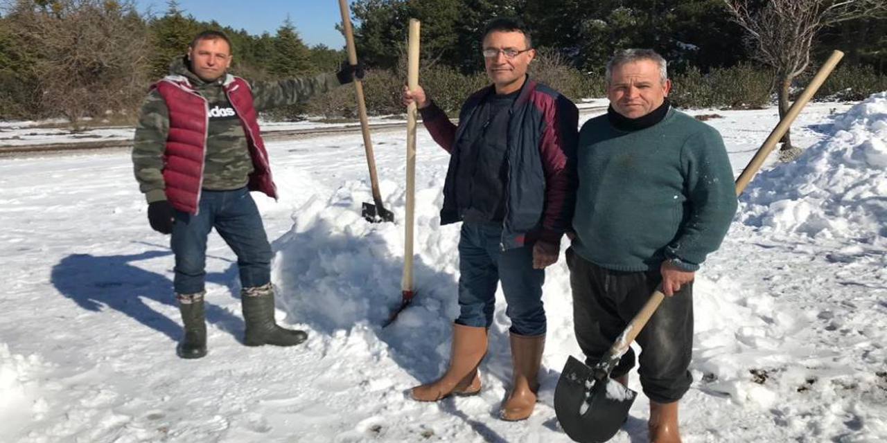 Yaylada kar gömme mesaisi