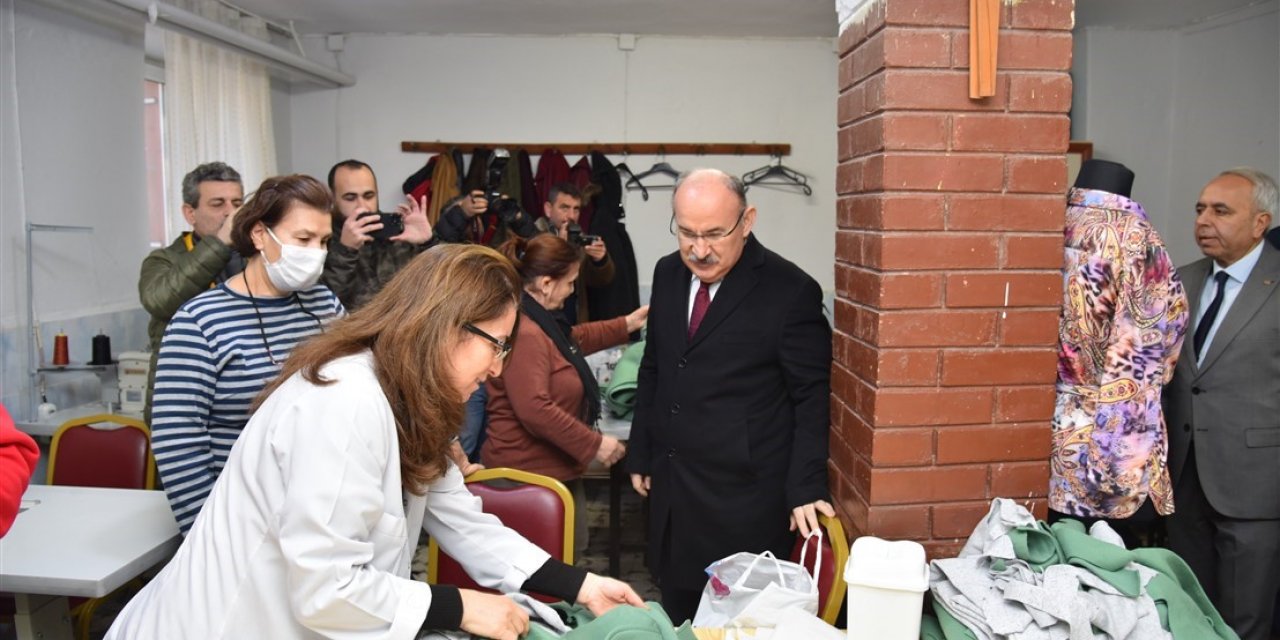 Vali Karadeniz deprem bölgesine gönderilen yardımları inceledi