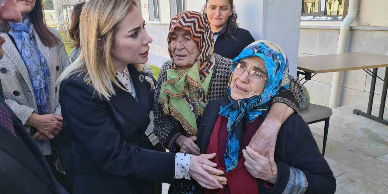 AK Parti Muğla Milletvekili Gökcan Fethiye’de depremzede aileleri ziyaret etti