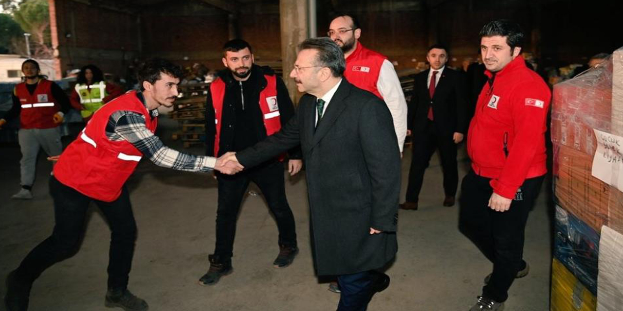 Vali Aksoy, Kızılay deposunu inceledi