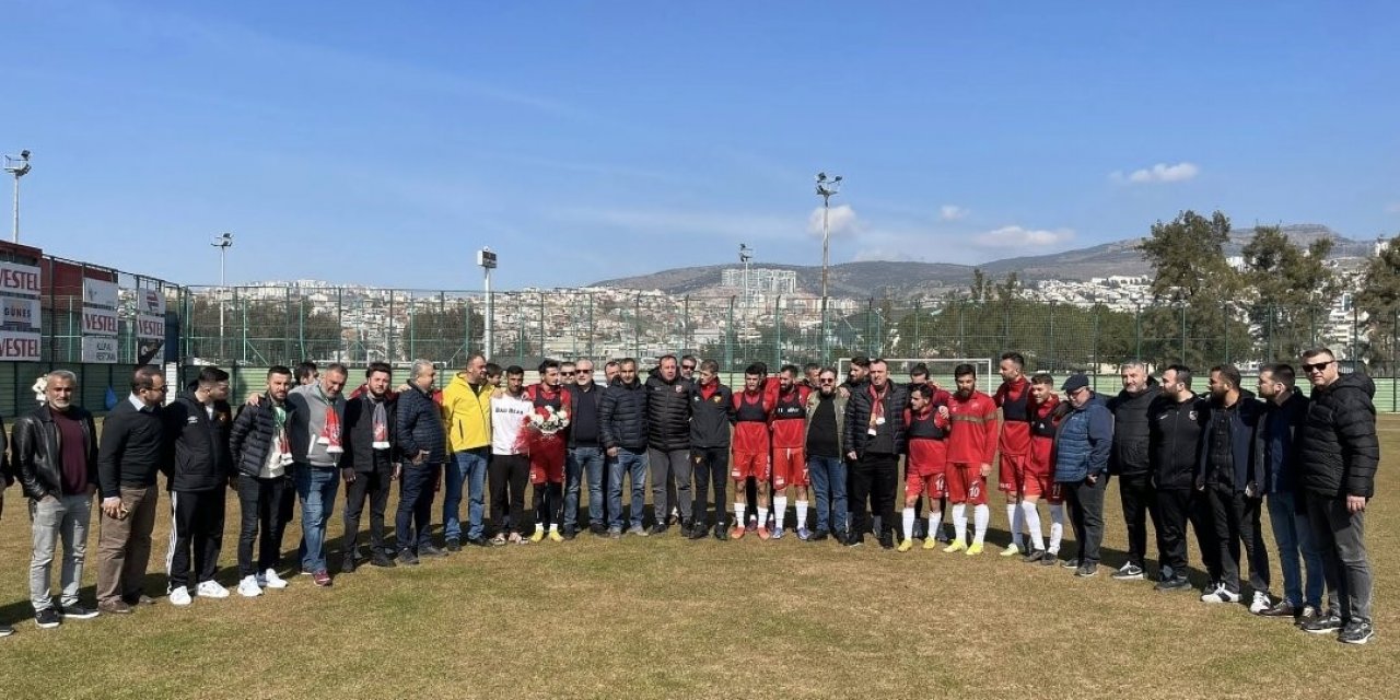 Göztepeli taraftarlardan Karşıyaka tesislerine ziyaret