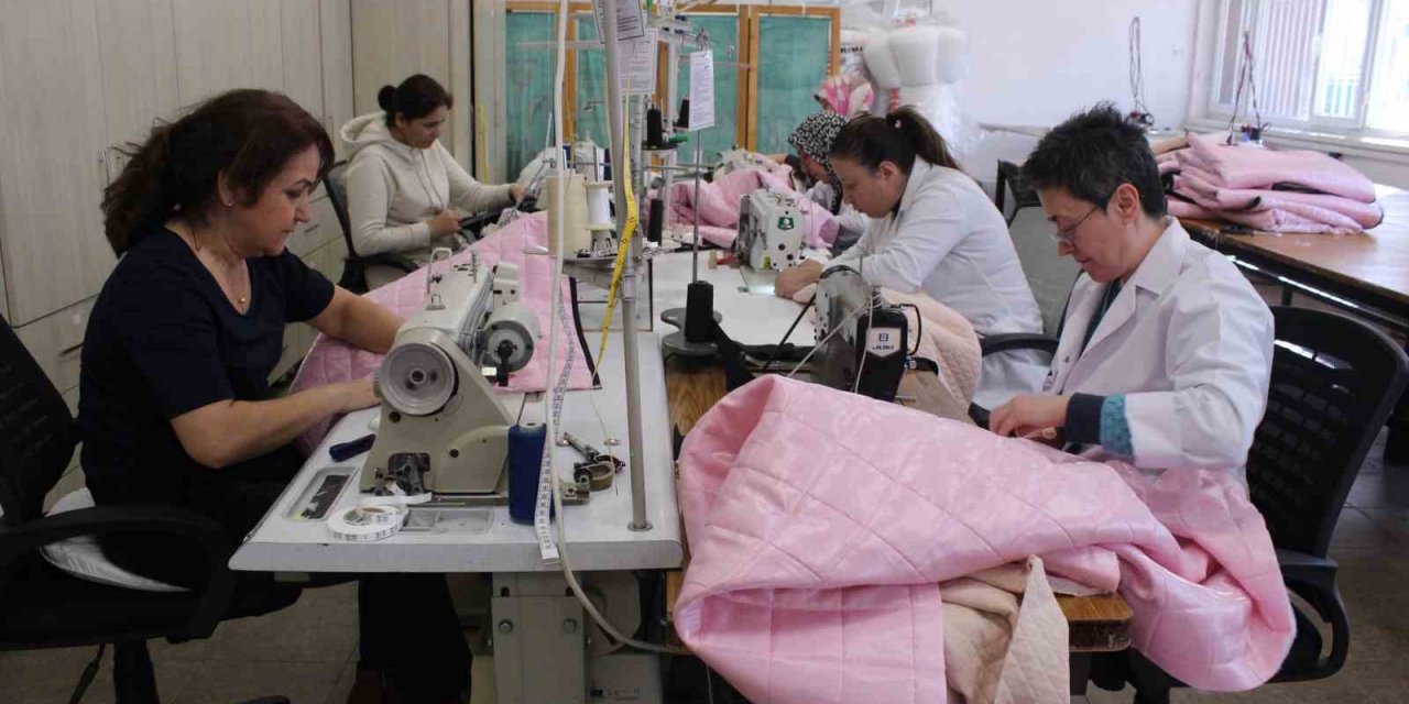 İzmir’deki okullardan depremzedeler için uyku tulumu seferberliği