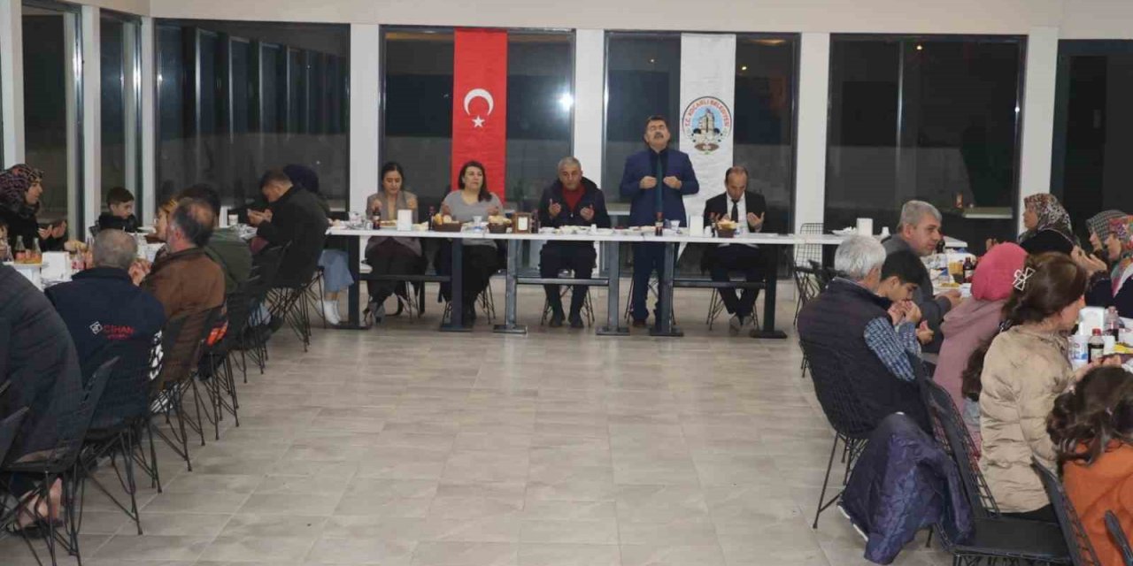 Başkan Kaplan depremzede vatandaşlarla yemekte buluştu