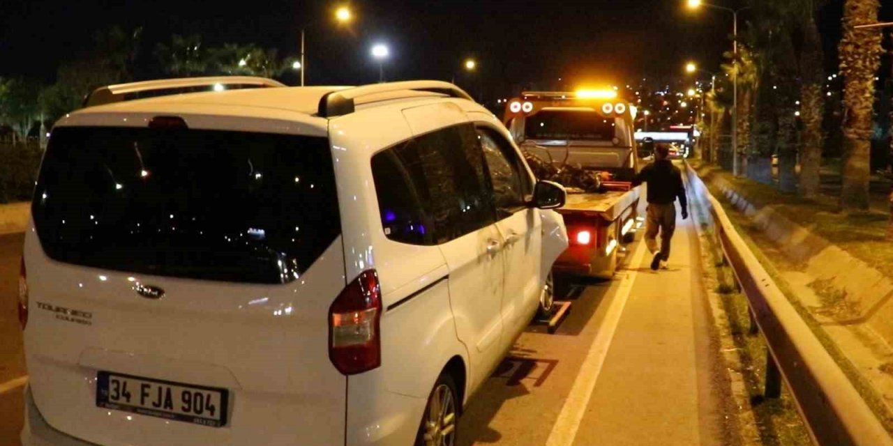 İzmir’de hafif ticari araç ile motosiklet çarpıştı: 1 ölü