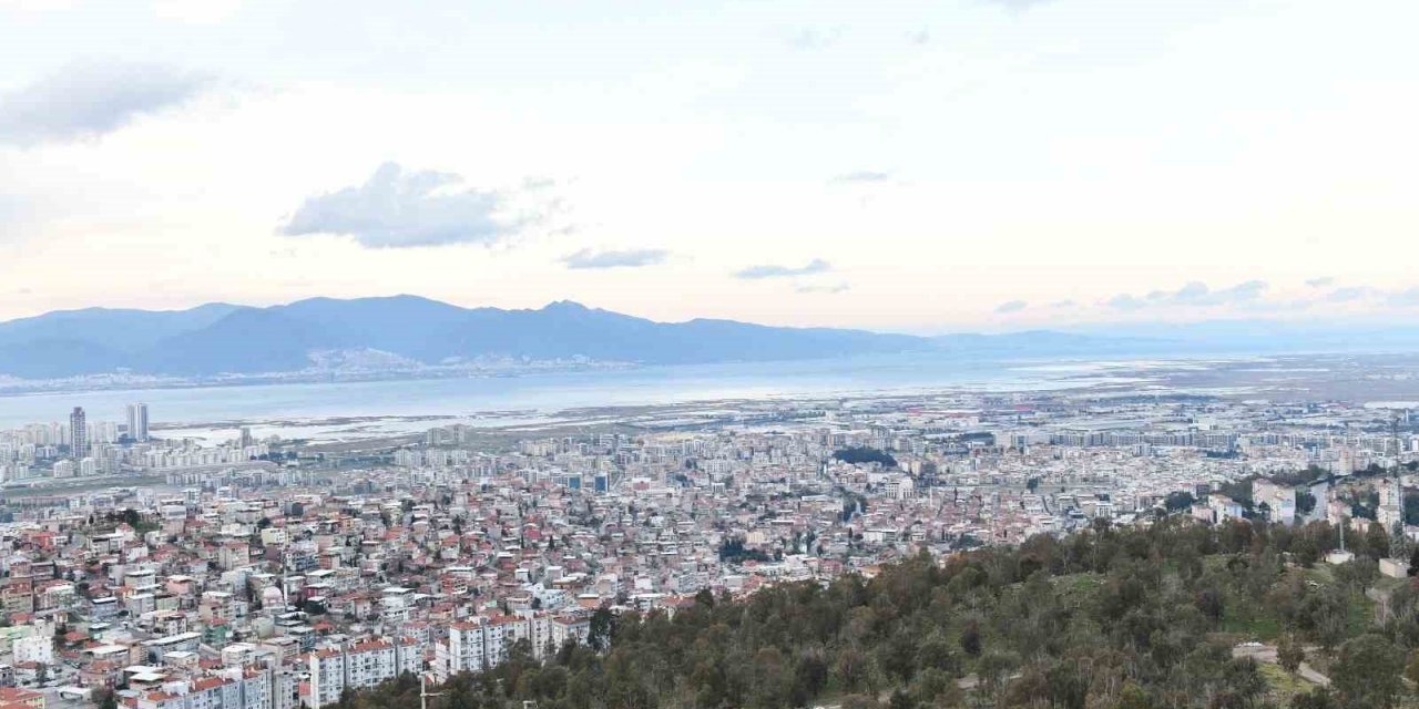 Başkan Gümrükçü: "Çiğli’de 30 binden fazla yapı var, tamamını inceleyeceğiz"