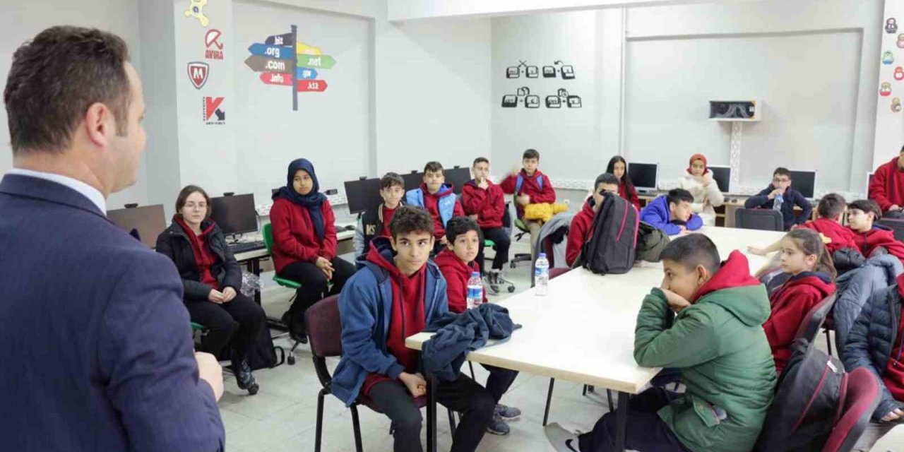 Muğla’da 3 bin deprem mağduru çocuk ders başı yaptı