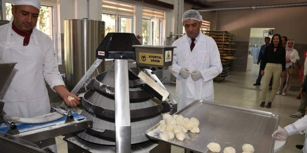 Sahra mutfağı 8 bin depremzedeye sıcak yemek hizmeti sunuyor