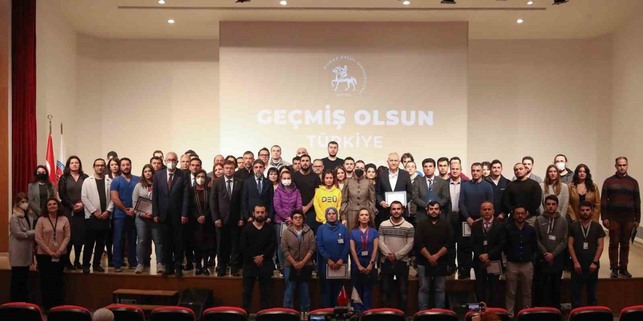 Deprem bölgesinden dönen DEÜ ekiplerine teşekkür belgesi