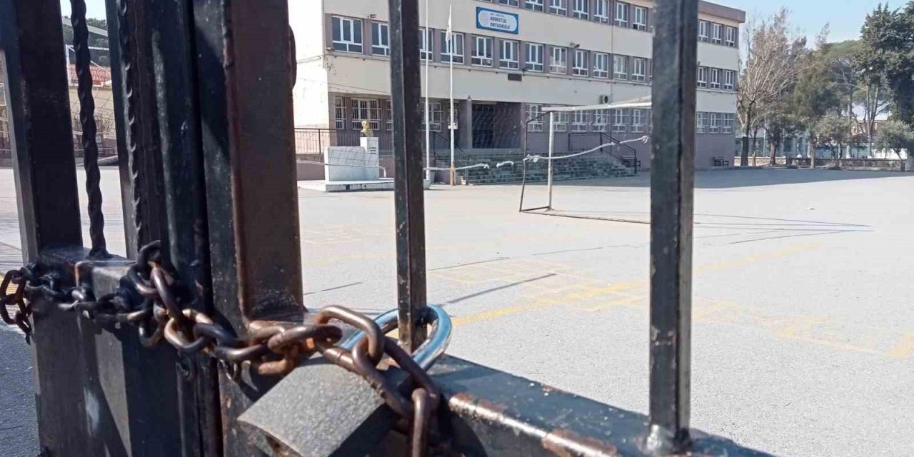 İzmir’de 8 okulun tahliyesine başlandı