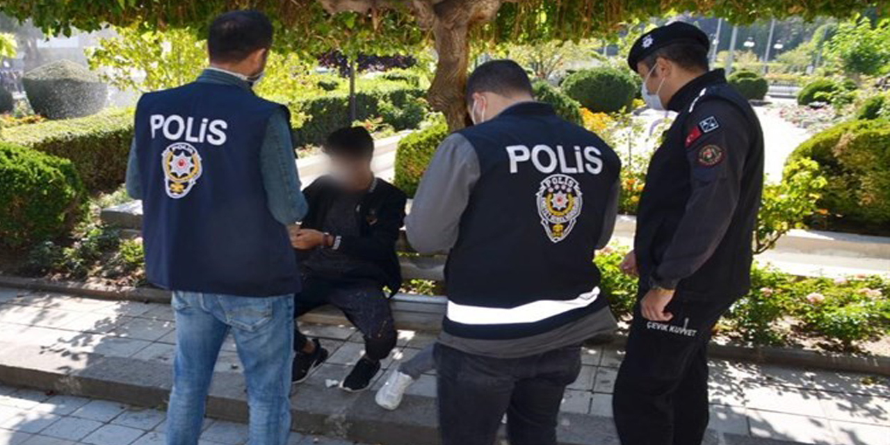Üzerinden çok sayıda kimlik ve telefon çıktı