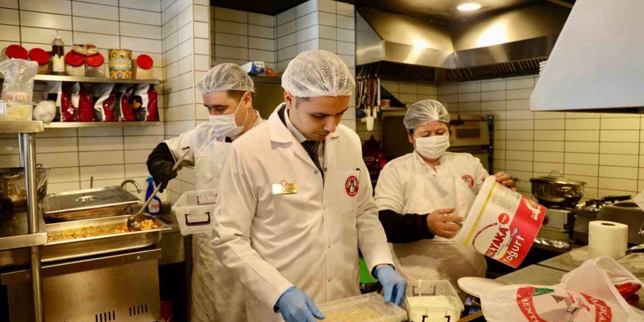 Menteşe Belediyesi’nden Kötekli’de depremzedelere 3 öğün yemek