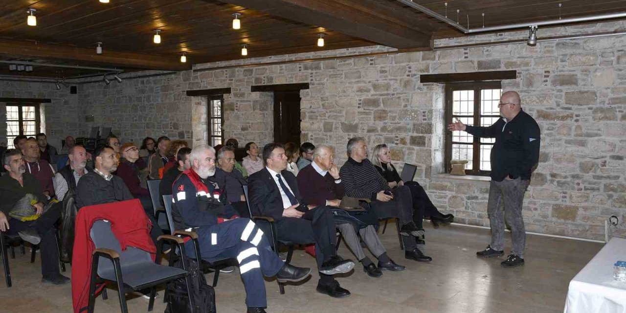 Turist rehberlerine afet eğitimi