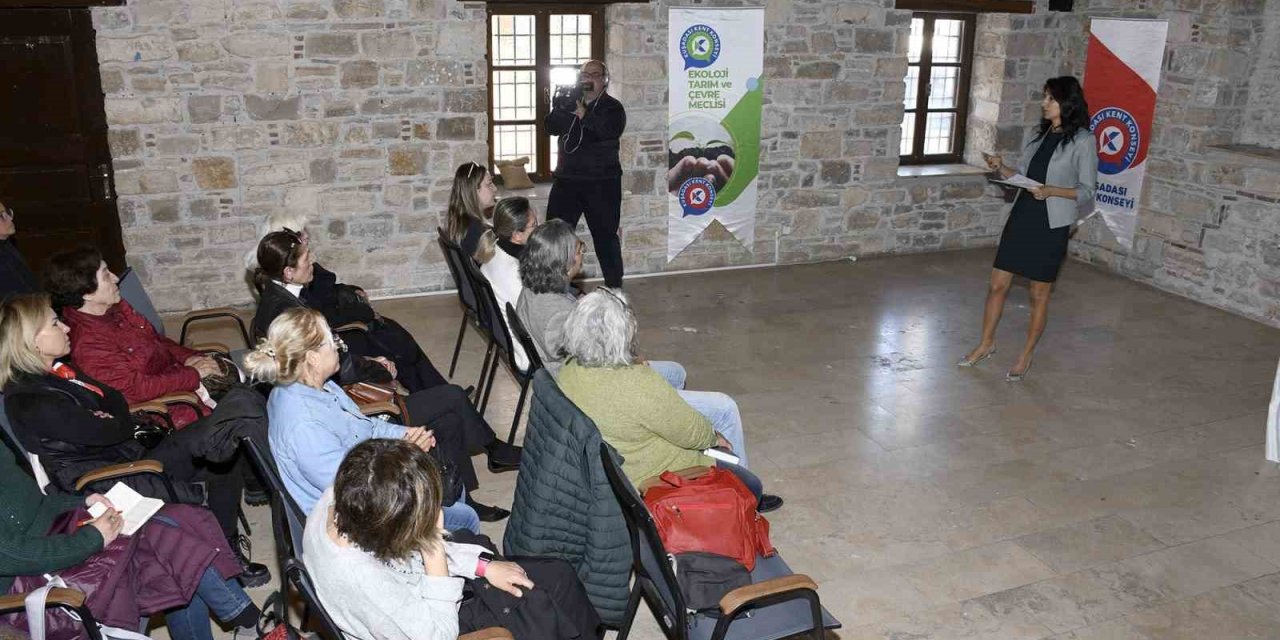 Kuşadası’nda psikologlar depremzedeler için bir araya geldi