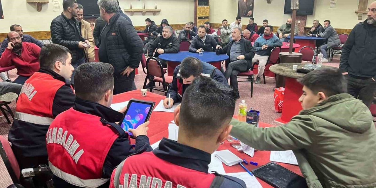 Kumarhaneye çevrilen kıraathaneye jandarma baskını