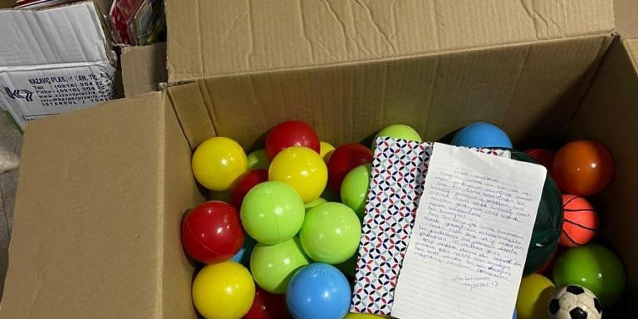 Depremzede çocuklara gönderilen yardım kolisinden çıkan not duygulandırdı