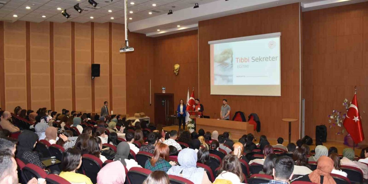 Aydın’da göreve başlayan 180 tıbbi sekretere eğitim