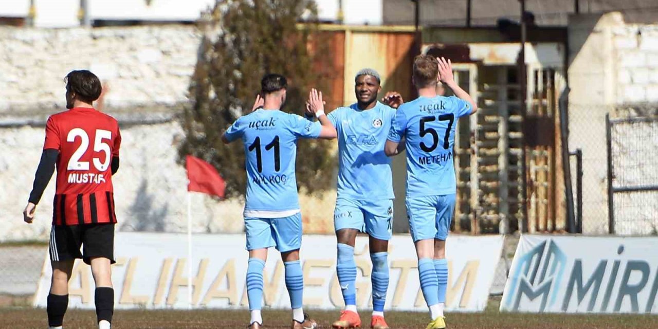 Manisa FK, hazırlık maçında Turgutluspor’u 3-2 mağlup etti