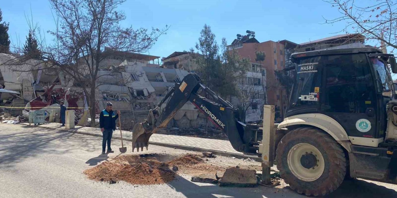 Manisa Büyükşehir Belediyesi yaraların sarılması için kolları sıvadı