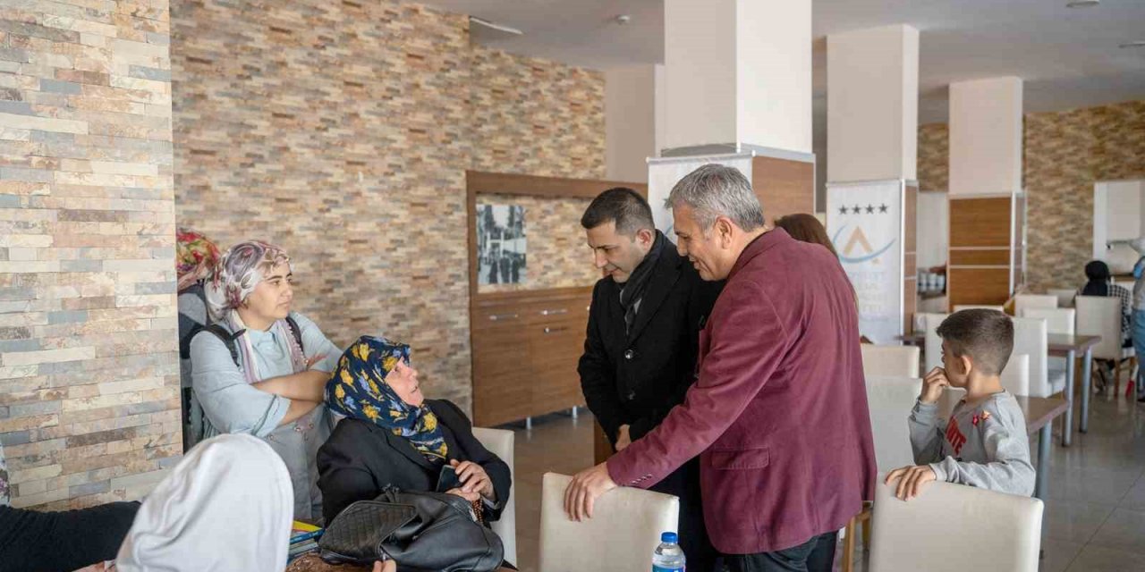 Başkan Günel, depremzedeler ile görüştü