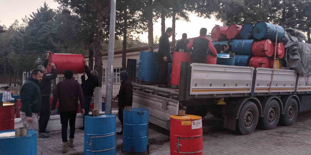 Meslek liselileri deprem bölgesi için soba ve hijyen maddesi üretti