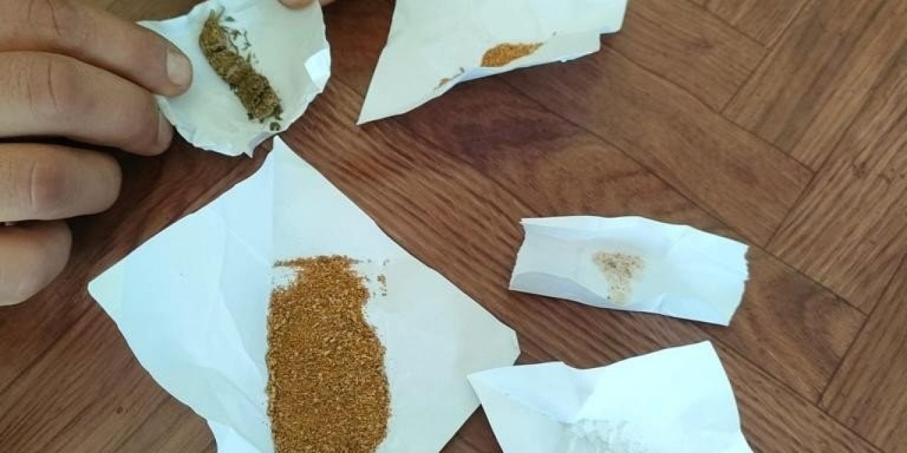 Otobüste yolculuk ederken jandarmaya takıldılar