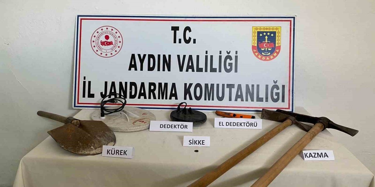 Kaçak kazı yapan 3 şüpheli jandarma tarafınsan suçüstü yakalandı