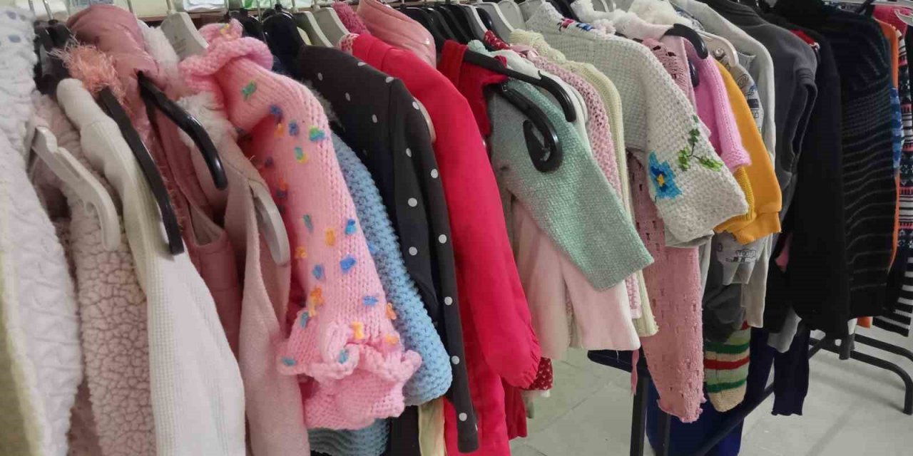 Kemalpaşa’daki vakıf, depremzedeler için mağazaya dönüştürüldü