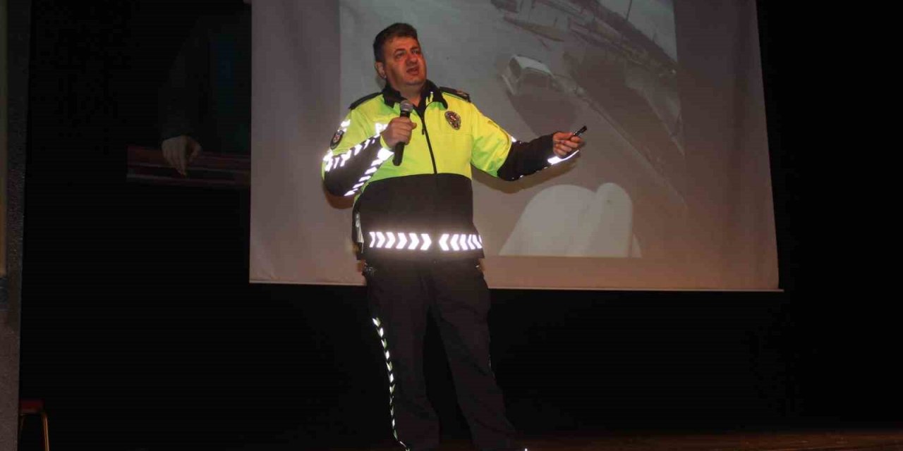 Salihli’de muhtarlara trafik eğitimi verildi