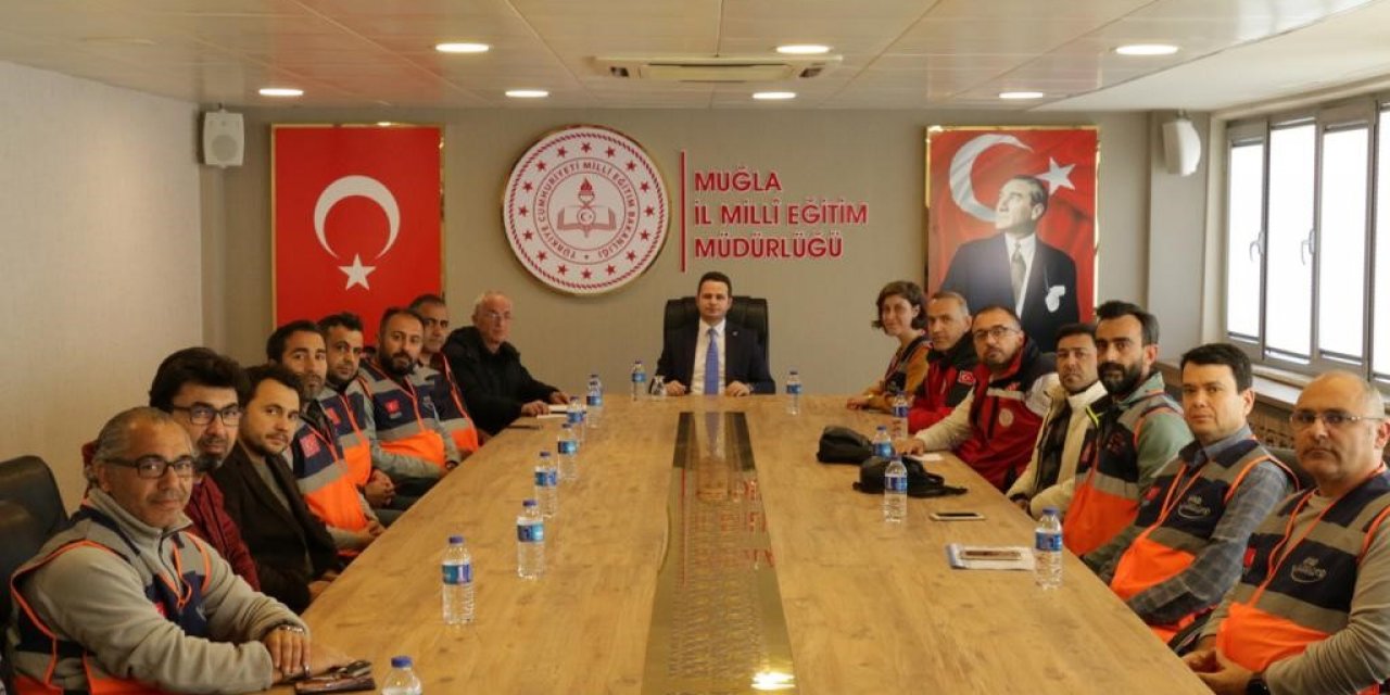 Muğla AKUB ve AFAD gönüllüsü 19 kişi deprem bölgesindeki görevini tamamladı