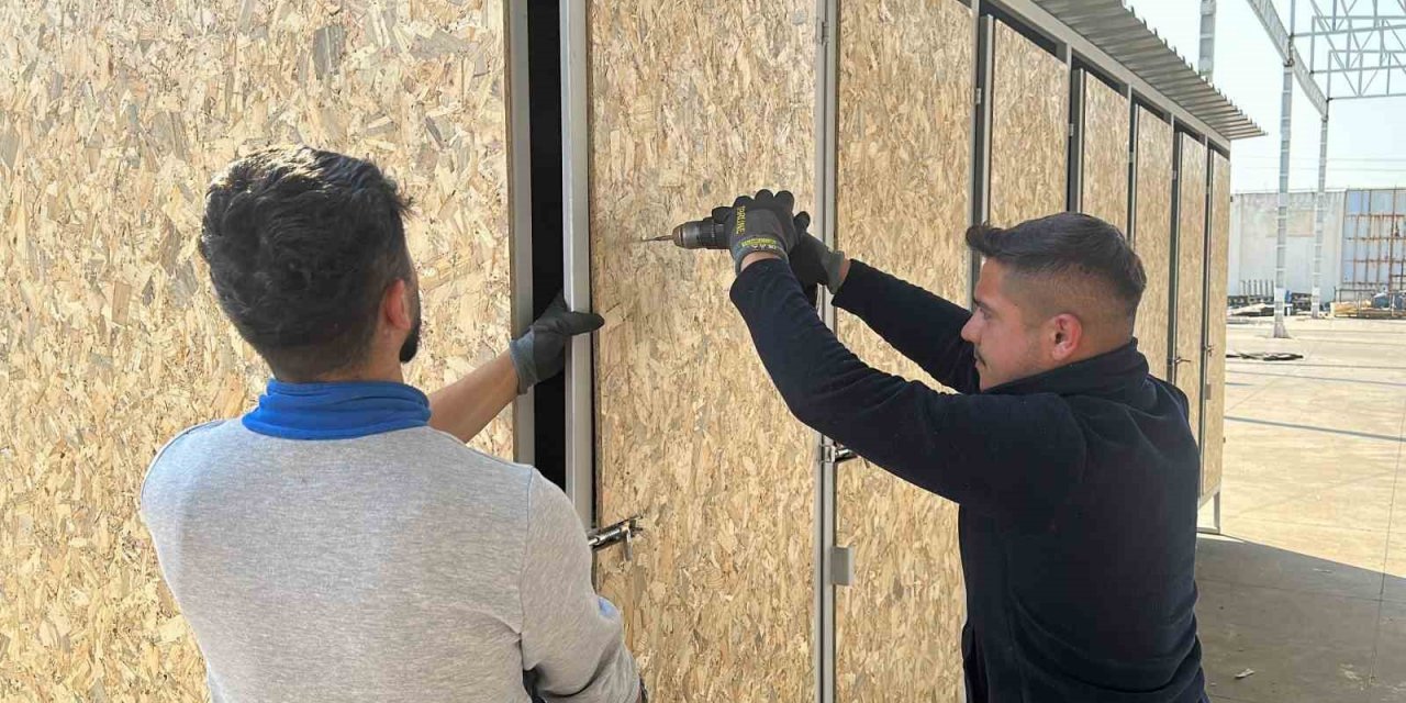 Uğur Soğutma’dan deprem bölgesine seyyar banyo ve tuvalet desteği