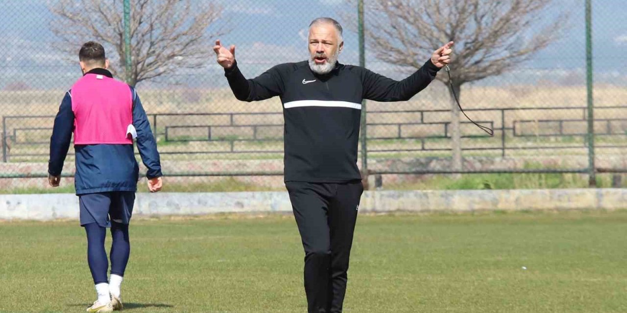 Özden Töraydın: “3 maç akıbetimizi belirleyecek”