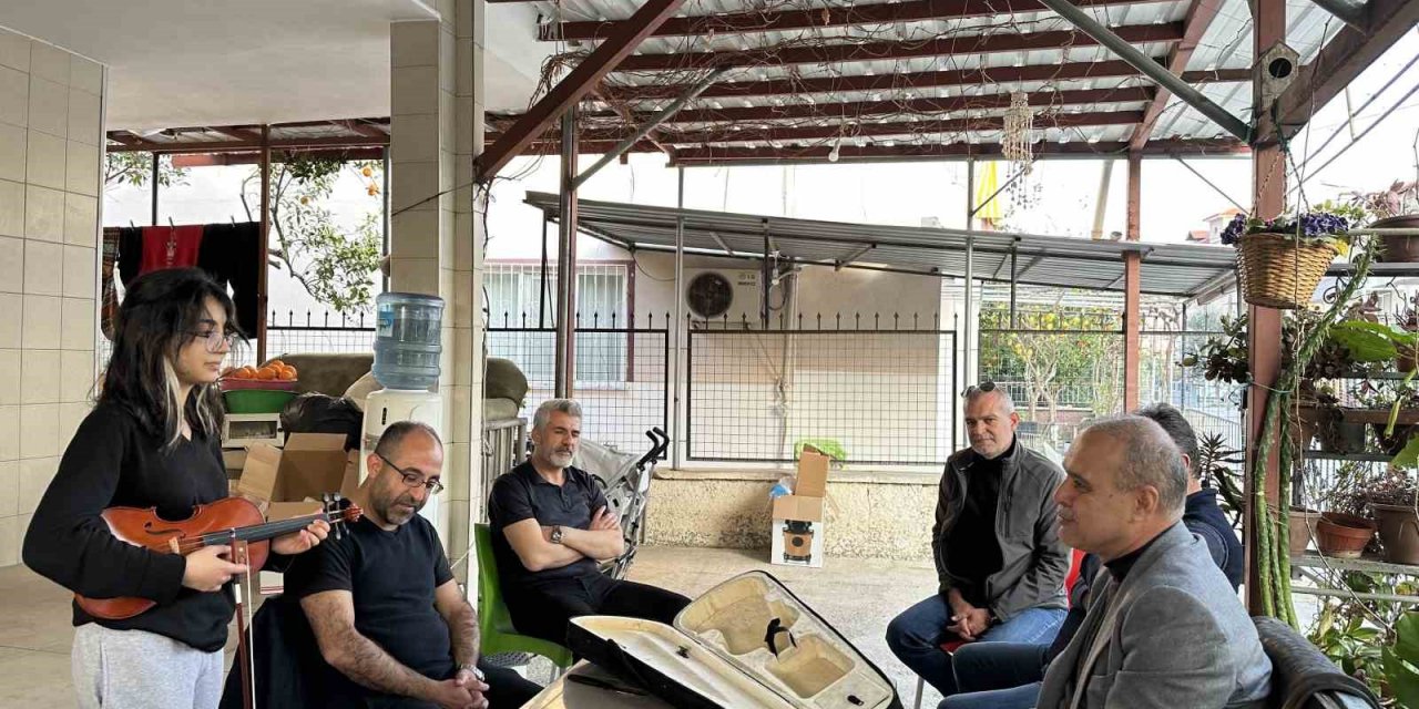 Depremzede Ebrar’ın keman talebi yerine getirildi