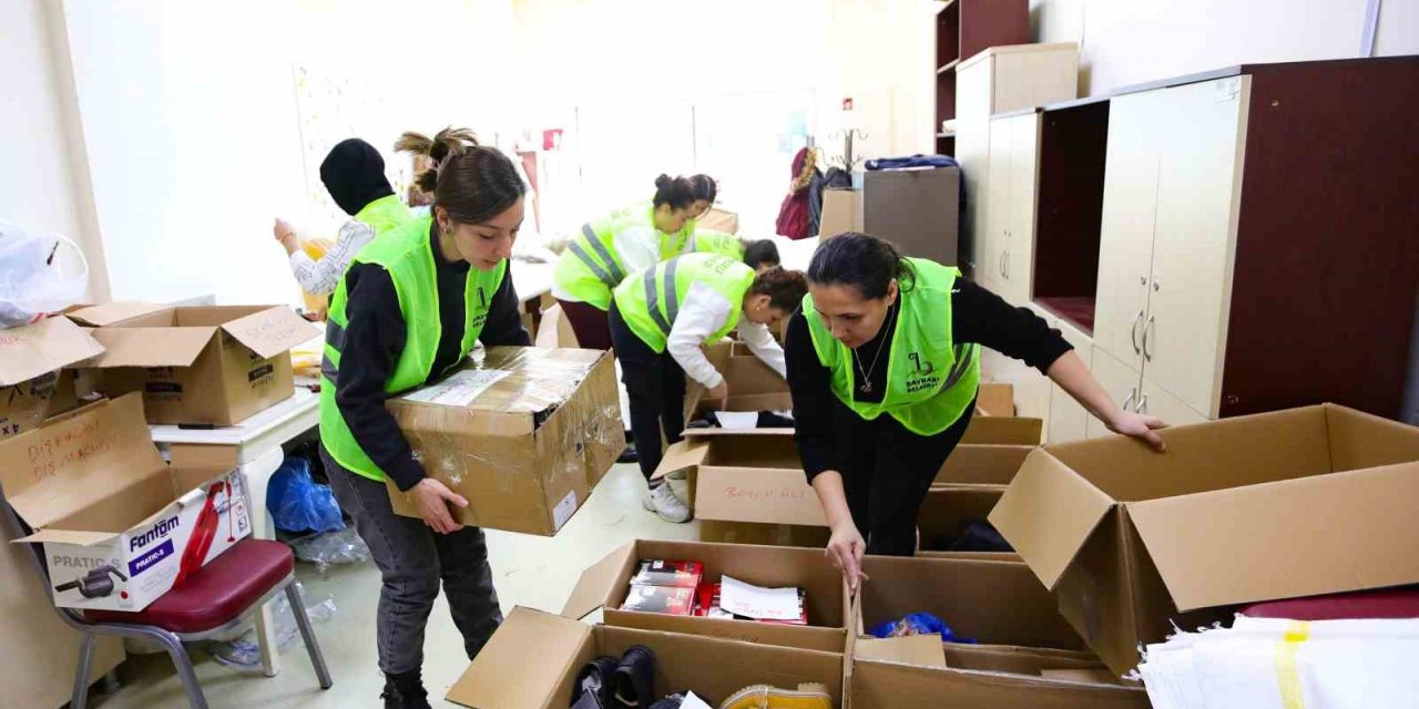 Bayraklı Belediyesi depremzedelere kucak açtı