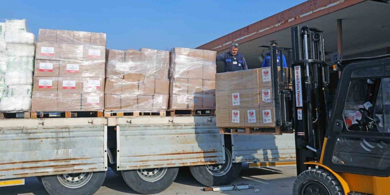 Menteşe’de toplanan yardım kolileri yola çıktı