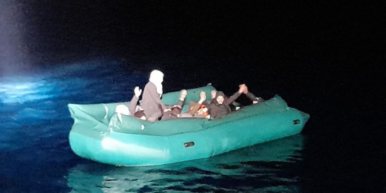 Yunanistan’ın geri ittiği 16 düzensiz göçmen kurtarıldı