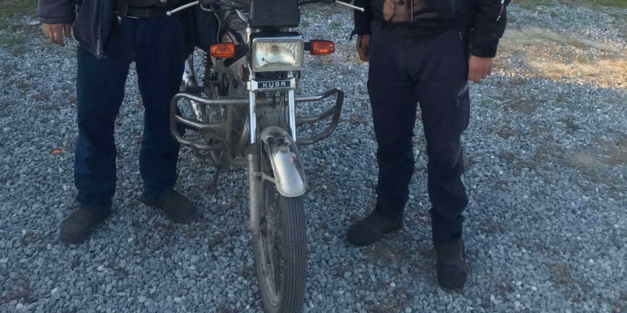 Motosiklet hırsızları jandarma ekiplerine takıldı