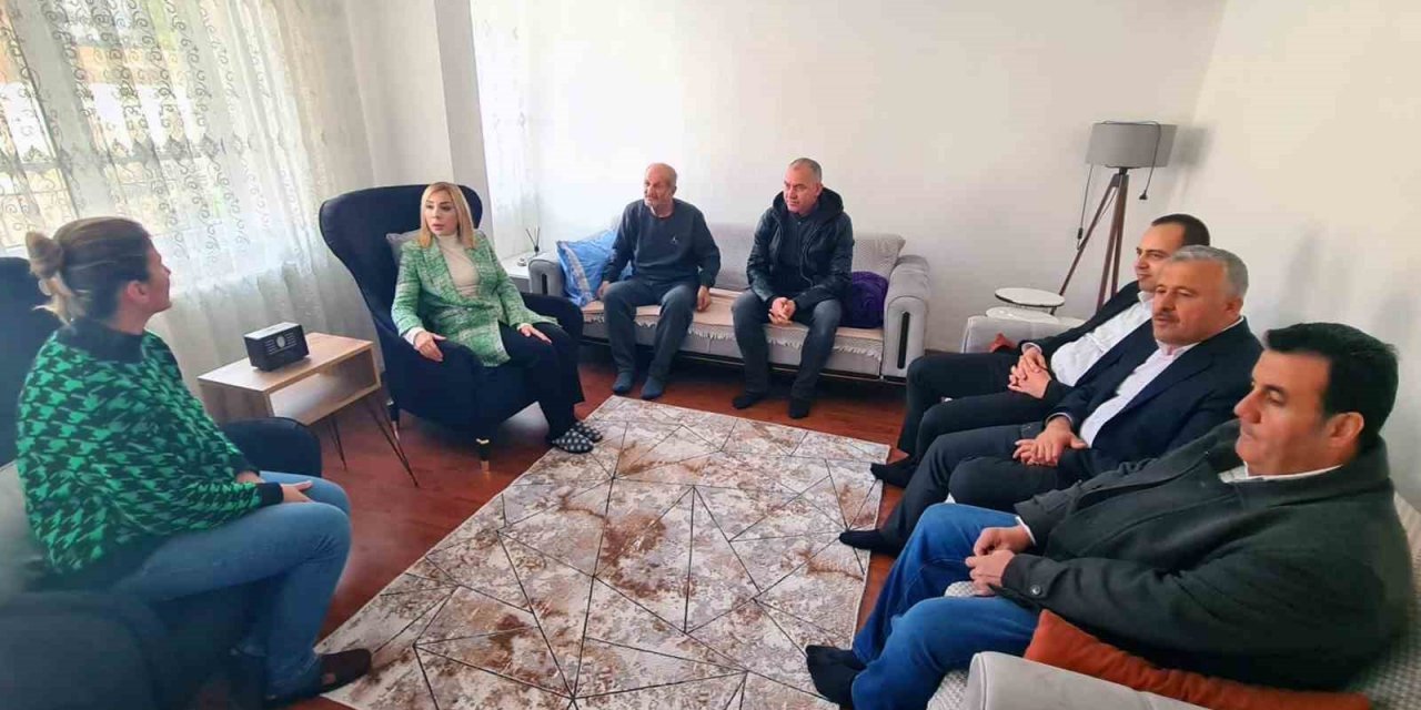 Milletvekili Gökcan depremde annesi vefat eden Uzman Çavuş’u taziyede bulundu