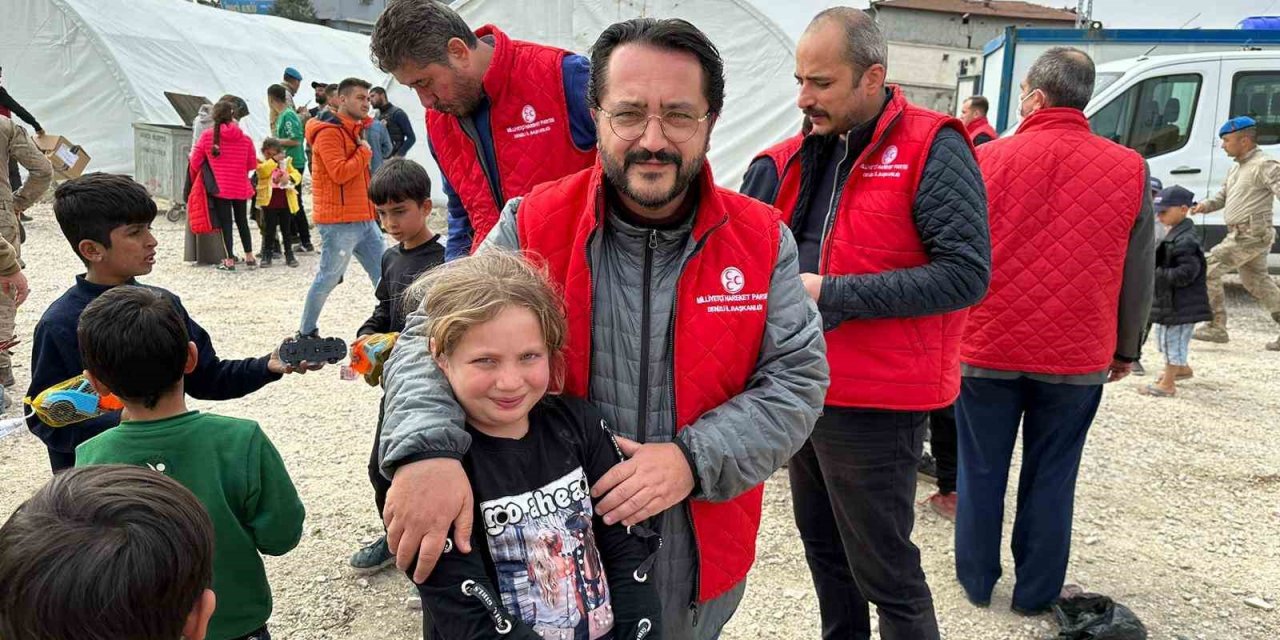 Denizli MHP deprem bölgesine çıkarma yaptı