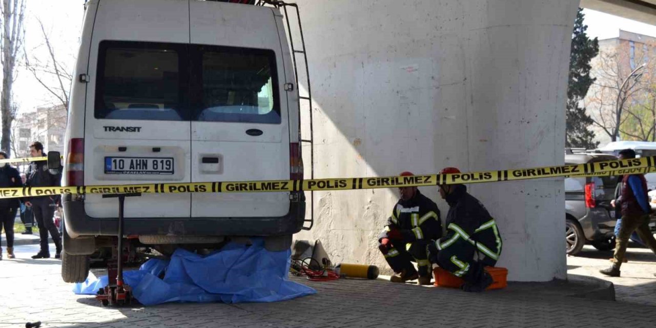 Manisa’da minibüs motosiklete çarptı: 1 ölü