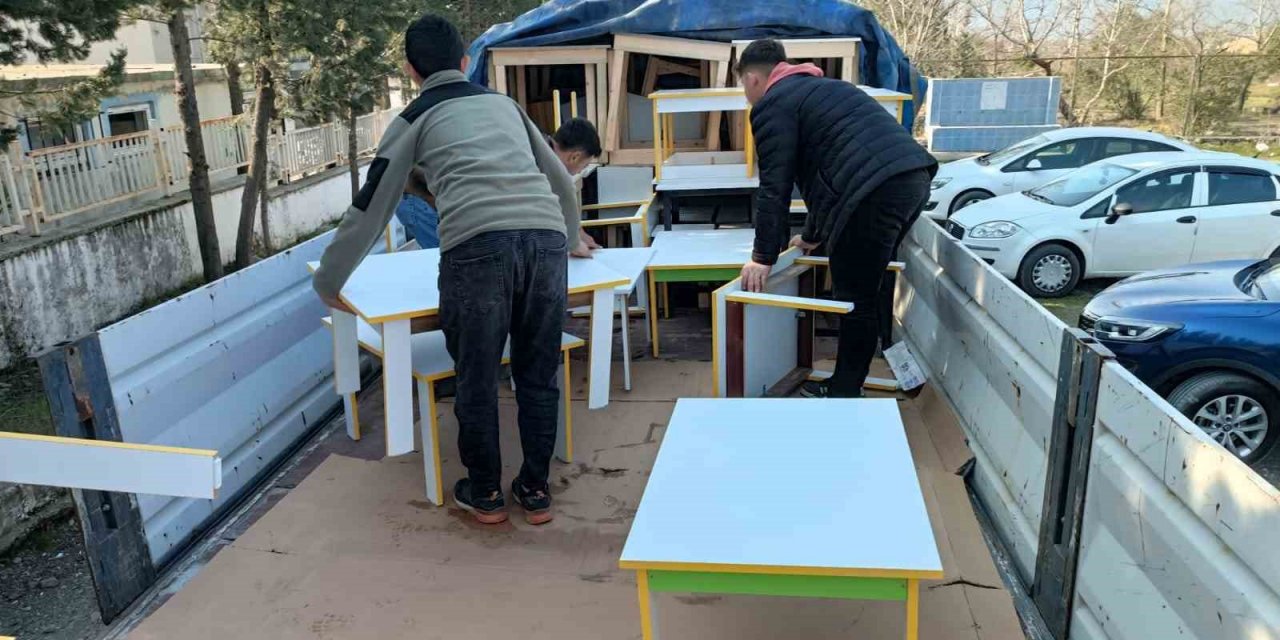 Köyceğiz’de üretilen masa ve tabureler yola çıktı