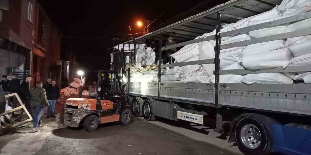 Menemen Belediyesinden deprem bölgesine çadır desteği